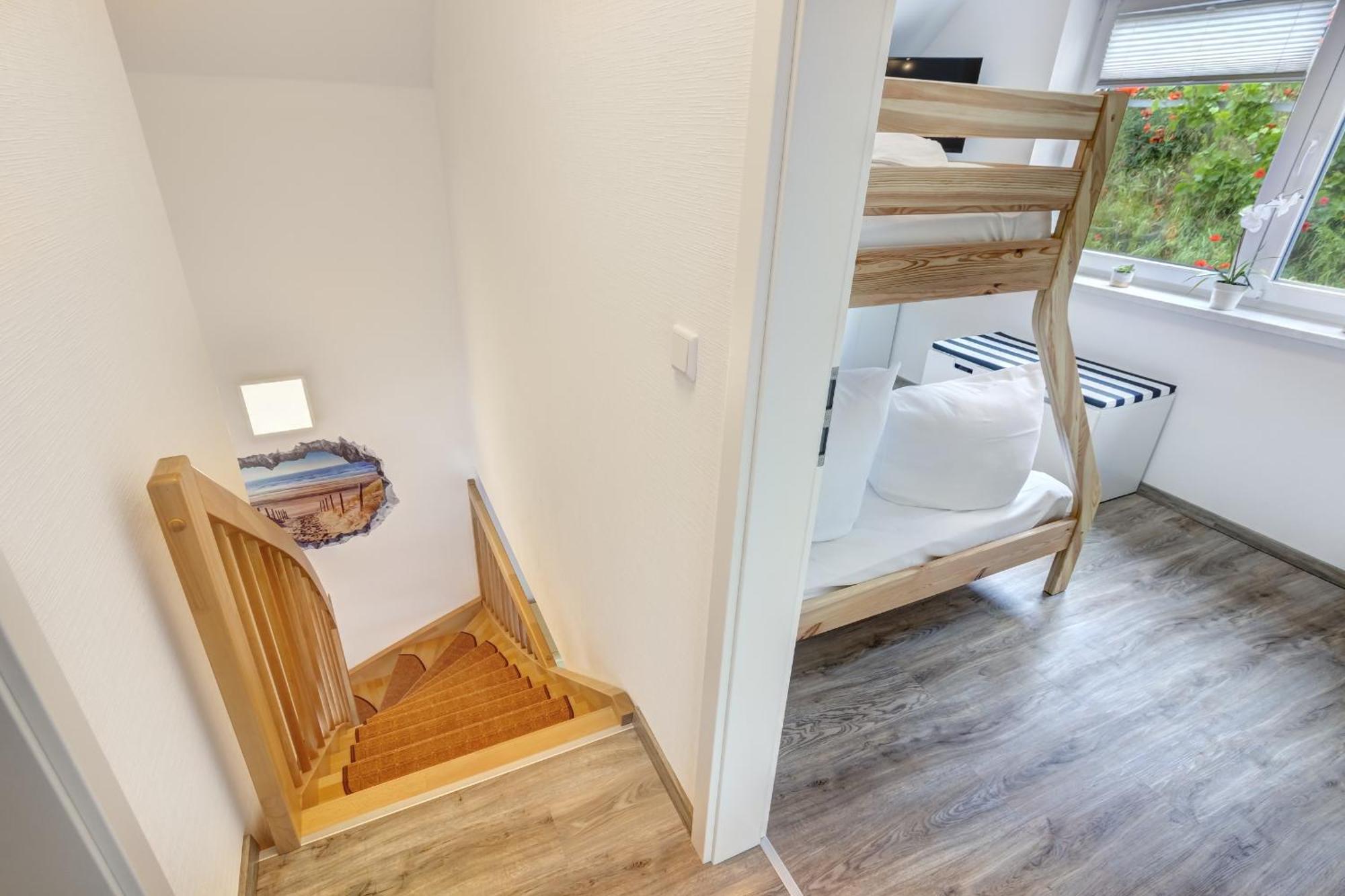 Haus Strandkoerv Mit Fass-Sauna Loddin Exterior photo